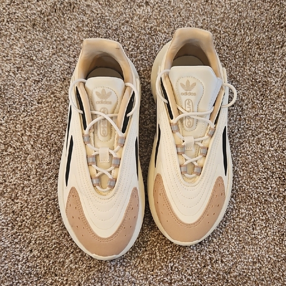 Adidas Beige and Black Sneakers - Picture 2 of 5